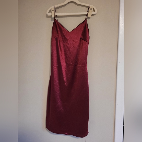 Elegant Burgundy Satin Dress - Picture 1 of 2